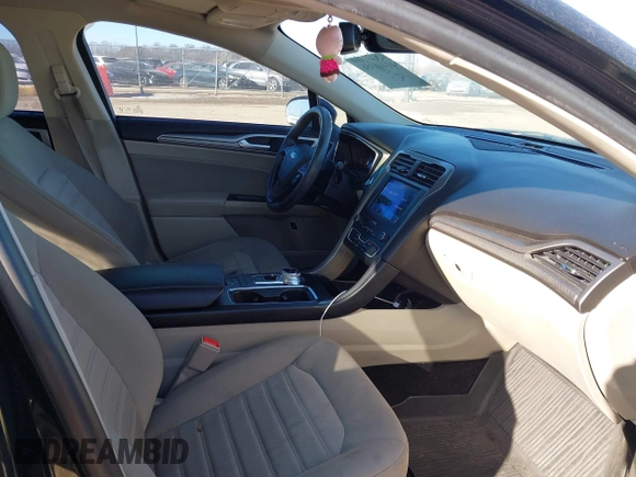 2020 Ford Fusion SE with VIN 3FA6P0LU1LR134904, listed as a IAAI auction lot 41448356 with 84,459 mi miles and . Bid and sale history available at DreamBid. Image 5.
