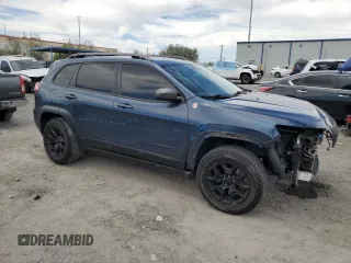 2019 Jeep Cherokee Trailhawk с VIN 1C4PJMBX7KD441911, выставлен на аукционе Copart как лот 53752285 с пробегом 82 110 миль миль и Списание • Salvage title. История ставок и продаж доступна на DreamBid. Изображение 4.