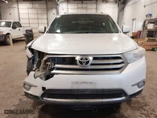 2011 Toyota Highlander with VIN 5TDBK3EH4BS083872, listed as a IAAI auction lot 41392392 with 305,143 mi miles. Bid and sale history available at carsss.com. Image 12.