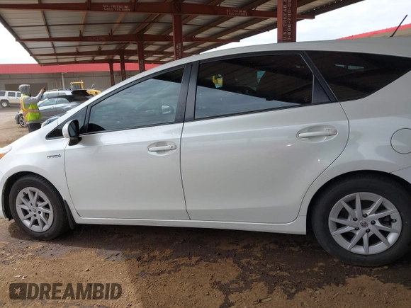 2014 Toyota Prius Two with VIN JTDZN3EU5EJ014581, listed as a IAAI auction lot 41916520 with 182,125 mi miles and . Bid and sale history available at DreamBid. Image 14.