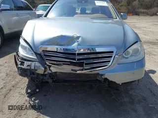 2012 Mercedes-Benz S 550 z VIN WDDNG9EB0CA477810, wystawiony jako IAAI lot #41945862 z przebiegiem 82 090 mil mil oraz . Historia ofert i sprzedaży dostępna na DreamBid. Obrazek 6.