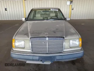 1990 Mercedes-Benz 300 with VIN WDBEA26D3LB134095, listed as a Copart auction lot 86105544 with 143,785 mi miles and Clean Title. Bid and sale history available at DreamBid. Image 5.