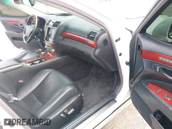 2012 Lexus LS 460 L z VIN JTHGL5EF3C5045004, wystawiony jako IAAI lot #42466634 z przebiegiem Nie podano mil oraz . Historia ofert i sprzedaży dostępna na DreamBid. Obrazek 5.
