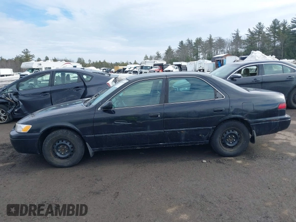 1998 Toyota Camry LE z VIN 4T1BG22K7WU236334, wystawiony jako IAAI lot #41662673 z przebiegiem 182 960 mil mil oraz . Historia ofert i sprzedaży dostępna na DreamBid. Obrazek 13.