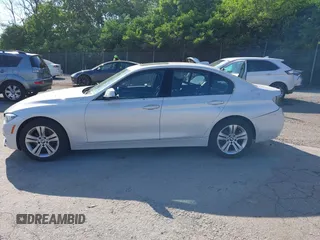 2016 BMW 3 Series 328i xDrive z VIN WBA8E3G51GNU00179, wystawiony jako IAAI lot #42292023 z przebiegiem 106 513 mil mil oraz . Historia ofert i sprzedaży dostępna na DreamBid. Obrazek 15.