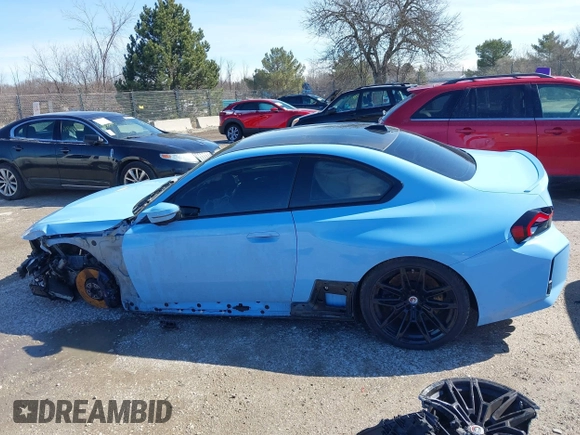2023 BMW M2 z VIN 3MF13DM00P8D18677, wystawiony jako IAAI lot #41835134 z przebiegiem Nie podano mil oraz . Historia ofert i sprzedaży dostępna na DreamBid. Obrazek 15.