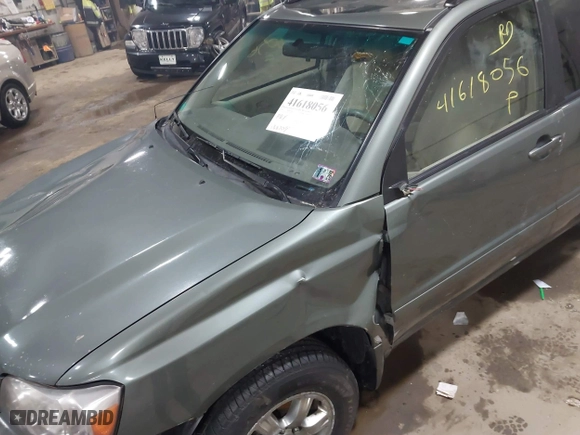 2006 Toyota Highlander w/3rd Row with VIN JTEEP21A460153635, listed as a IAAI auction lot 41618056 with 136,204 mi miles. Bid and sale history available at carsss.com. Image 6.