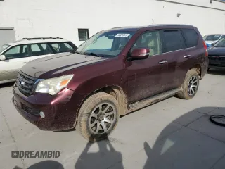 2010 Lexus GX 460 z VIN JTJBM7FX6A5010334, wystawiony jako Copart lot #54021015 z przebiegiem 181 148 mil mil oraz Szkody całkowita. Historia ofert i sprzedaży dostępna na DreamBid. Obrazek 1.
