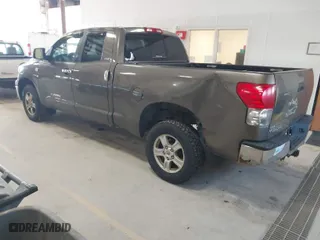 2007 Toyota Tundra SR5 with VIN 5TFBT54137X006800, listed as a IAAI auction lot 42061641 with 186,139 mi miles. Bid and sale history available at carsss.com. Image 3.