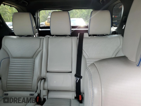 2017 Land Rover Discovery HSE Luxury with VIN SALRHBBV1HA026657, listed as a Copart auction lot 64478634 with 31,050 mi miles and Non Repairable. Bid and sale history available at carsss.com. Image 10.