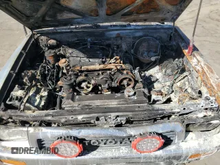 1991 Toyota Pickup DLX z VIN JT4VN13D7M5045456, wystawiony jako Copart lot #77028624 z przebiegiem Nie podano mil oraz Nie do naprawy • Non repairable. Historia ofert i sprzedaży dostępna na DreamBid. Obrazek 12.