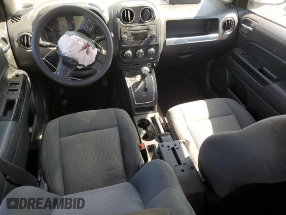 2016 Jeep Compass Sport z VIN 1C4NJCBA9GD568342, wystawiony jako Copart lot #61505995 z przebiegiem 133 368 mil mil oraz Szkoda całkowita • Salvage title. Historia ofert i sprzedaży dostępna na DreamBid. Obrazek 8.