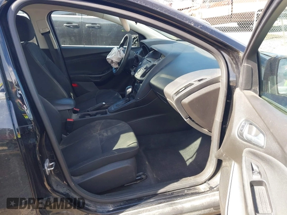 2016 Ford Focus SE with VIN 1FADP3F29GL304823, listed as a IAAI auction lot 41720924 with 82,245 mi miles. Bid and sale history available at carsss.com. Image 5.