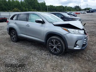 2019 Toyota Highlander LE z VIN 5TDZARFH3KS055936, wystawiony jako Copart lot #57487755 z przebiegiem 123 369 mil mil oraz Czysty tytuł • Clean title. Historia ofert i sprzedaży dostępna na DreamBid. Obrazek 4.