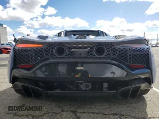 2025 McLaren Artura z VIN SBM16BEA4SW002969, wystawiony jako Copart lot #48354735 z przebiegiem 882 mil mil oraz Szkody całkowita. Historia ofert i sprzedaży dostępna na DreamBid. Obrazek 6.