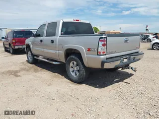 2004 GMC Sierra 1500 Crew Cab SLE with VIN 2GTEK13T841341748, listed as a IAAI auction lot 42036007 with 227,164 mi miles. Bid and sale history available at carsss.com. Image 3.