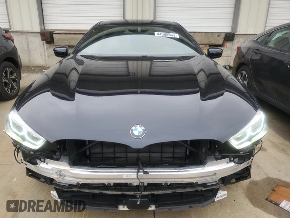 2022 BMW 8 Series M850i z VIN WBAGV8C03NCJ36975, wystawiony jako Copart lot #44008505 z przebiegiem 16 631 mil mil oraz Szkoda całkowita • Salvage title. Historia ofert i sprzedaży dostępna na DreamBid. Obrazek 5.