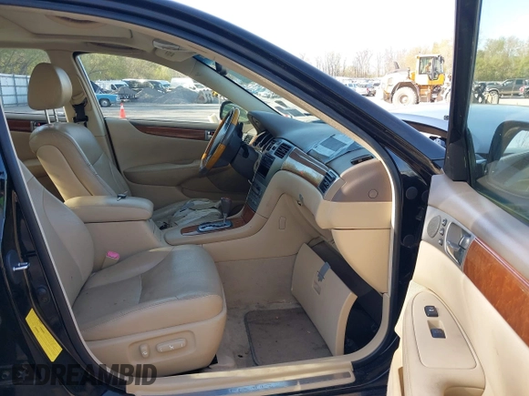 2005 Lexus ES 330 with VIN JTHBA30G255107662, listed as a IAAI auction lot 42128086 with 162,245 mi miles. Bid and sale history available at carsss.com. Image 5.