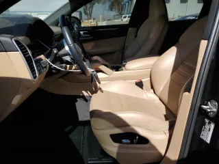 2021 Porsche Cayenne with VIN WP1BA2AY5MDA43509, listed as a Copart auction lot 76354494 with 37,077 mi miles and Salvage title. Bid and sale history available at DreamBid. Image 7.