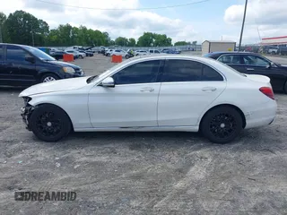2016 Mercedes-Benz C 300 z VIN 55SWF4JB3GU163946, wystawiony jako IAAI lot #42364271 z przebiegiem 135 157 mil mil oraz . Historia ofert i sprzedaży dostępna na DreamBid. Obrazek 15.