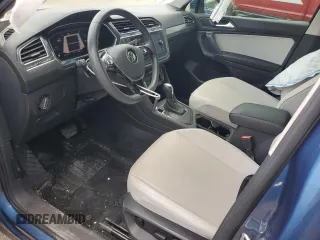 2020 Volkswagen Tiguan SE z VIN 3VV3B7AXXLM124257, wystawiony jako Copart lot #53740795 z przebiegiem 63 455 mil mil oraz Szkoda całkowita • Salvage title. Historia ofert i sprzedaży dostępna na DreamBid. Obrazek 7.
