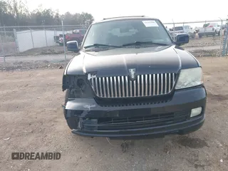 2006 Lincoln Navigator Luxury with VIN 5LMFU27506LJ23826, listed as a IAAI auction lot 41282180 with 195,184 mi miles. Bid and sale history available at carsss.com. Image 6.