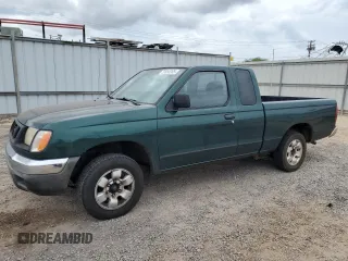 2000 Nissan Frontier XE z VIN 1N6DD26S4YC412262, wystawiony jako Copart lot #53858205 z przebiegiem 172 428 mil mil oraz Czysty tytuł • Clean title. Historia ofert i sprzedaży dostępna na DreamBid. Obrazek 1.