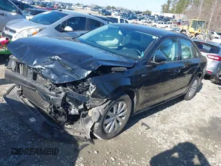 2014 Volkswagen Passat Wolfsburg Edition z VIN 1VWAT7A37EC101438, wystawiony jako IAAI lot #41333508 z przebiegiem 136 939 mil mil oraz . Historia ofert i sprzedaży dostępna na DreamBid. Obrazek 2.