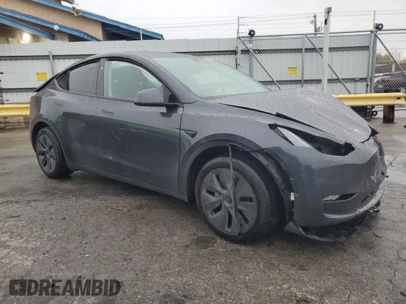 2024 Tesla Model Y z VIN 7SAYGDED4RF125330, wystawiony jako Copart lot #81385224 z przebiegiem 3 631 mil mil oraz Szkoda całkowita • Salvage title. Historia ofert i sprzedaży dostępna na DreamBid. Obrazek 4.
