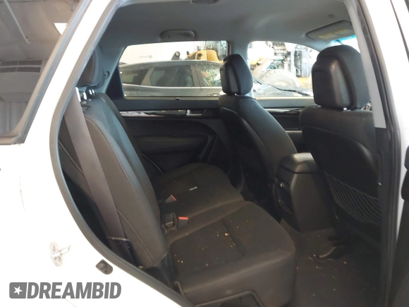 2014 Kia Sorento LX with VIN 5XYKT4A67EG433472, listed as a IAAI auction lot 41276576 with 177,014 mi miles. Bid and sale history available at carsss.com. Image 8.