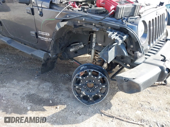 2014 Jeep Wrangler Unlimited Sport with VIN 1C4HJWDG1EL251271, listed as a IAAI auction lot 41647210 with 100,168 mi miles. Bid and sale history available at carsss.com. Image 6.