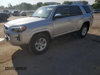 2023 Toyota 4Runner SR5 z VIN JTEMU5JR0P6106886, wystawiony jako Copart lot #66868855 z przebiegiem 30 184 mil mil oraz Szkoda całkowita • Salvage title. Historia ofert i sprzedaży dostępna na DreamBid. Obrazek 1.