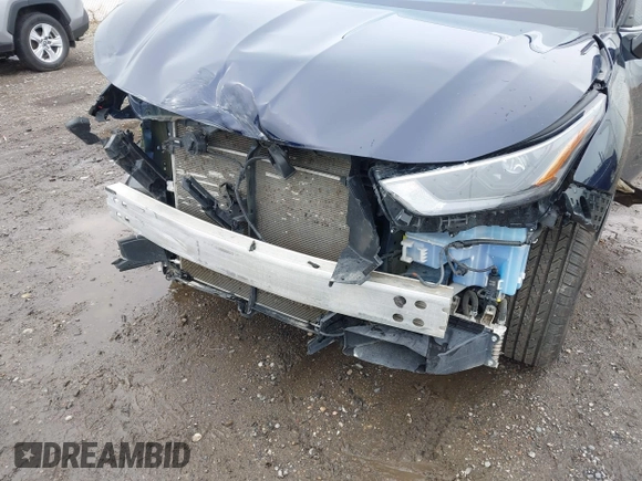 2022 Toyota Highlander XLE with VIN 5TDGZRBH6NS591080, listed as a IAAI auction lot 42271952 with 36,895 mi miles and . Bid and sale history available at DreamBid. Image 6.