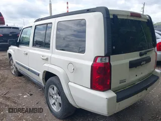 2007 Jeep Commander with VIN 1J8HG48N77C611652, listed as a IAAI auction lot 42144524 with 211,976 mi miles. Bid and sale history available at carsss.com. Image 3.