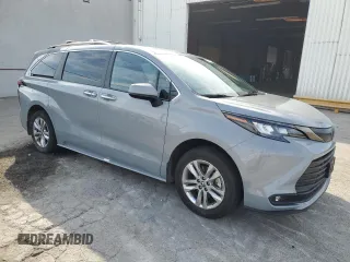 2022 Toyota Sienna XLE Woodland Edition with VIN 5TDASKFC8NS051083, listed as a Copart auction lot 82394134 with 31,538 mi miles and Salvage Title. Bid and sale history available at carsss.com. Image 4.