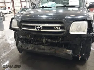 2004 Toyota Sequoia Limited with VIN 5TDZT38A24S226055, listed as a IAAI auction lot 40219005 with 226,445 mi miles. Bid and sale history available at carsss.com. Image 6.
