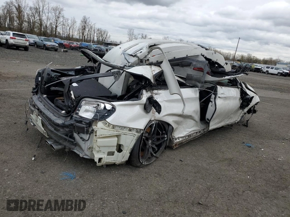 2015 BMW M4 z VIN WBS3U9C57FP967999, wystawiony jako Copart lot #47906424 z przebiegiem Nie podano mil oraz Szkoda całkowita • Salvage title. Historia ofert i sprzedaży dostępna na DreamBid. Obrazek 3.