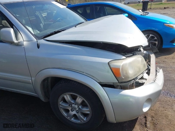2004 Toyota Highlander with VIN JTEGP21A740039070, listed as a IAAI auction lot 41693963 with 338,887 mi miles. Bid and sale history available at carsss.com. Image 13.