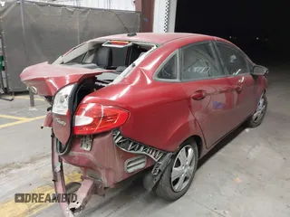2013 Ford Fiesta SE z VIN 3FADP4BJ9DM167508, wystawiony jako IAAI lot #41696390 z przebiegiem Nie podano mil oraz . Historia ofert i sprzedaży dostępna na DreamBid. Obrazek 4.