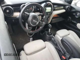 2019 MINI Convertible Cooper S z VIN WMWWG9C53K3E40166, wystawiony jako Copart lot #50588705 z przebiegiem 32 886 mil mil oraz Szkoda całkowita • Salvage title. Historia ofert i sprzedaży dostępna na DreamBid. Obrazek 8.