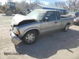2003 GMC Sonoma SLS z VIN 1GTCS19X238242078, wystawiony jako Copart lot #46494125 z przebiegiem 143 367 mil mil oraz Szkody całkowita. Historia ofert i sprzedaży dostępna na DreamBid. Obrazek 1.