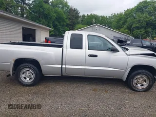 2007 Dodge Dakota ST z VIN 1D7HE22K37S177984, wystawiony jako IAAI lot #42330481 z przebiegiem 98 424 mil mil oraz . Historia ofert i sprzedaży dostępna na DreamBid. Obrazek 14.