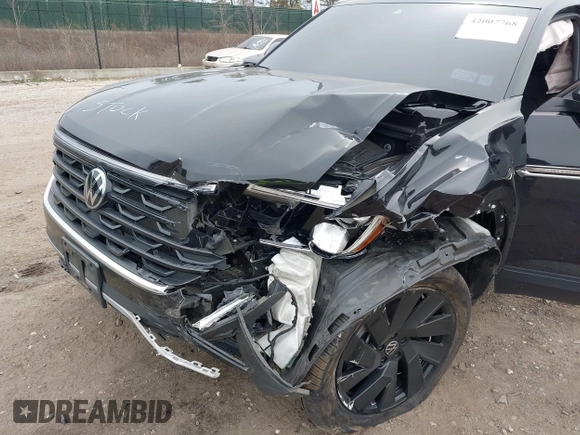 2024 Volkswagen Atlas SE with VIN 1V2KE2CA7RC228100, listed as a IAAI auction lot 42007768 with 27,956 mi miles and . Bid and sale history available at DreamBid. Image 6.