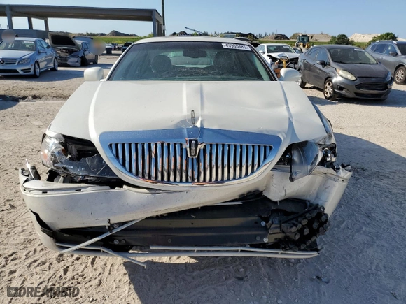 2005 Lincoln Town Car Signature with VIN 1LNHM81WX5Y664108, listed as a Copart auction lot 49965785 with 34,037 mi miles and Salvage Title. Bid and sale history available at carsss.com. Image 5.
