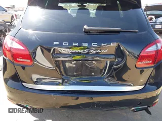 2012 Porsche Cayenne S Hybrid with VIN WP1AE2A23CLA93096, listed as a IAAI auction lot 41972843 with 79,139 mi miles. Bid and sale history available at carsss.com. Image 6.