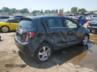 2014 Chevrolet Sonic LTZ z VIN 1G1JE6SB5E4241777, wystawiony jako Copart lot #60117705 z przebiegiem 139 287 mil mil oraz Czysty tytuł • Clean title. Historia ofert i sprzedaży dostępna na DreamBid. Obrazek 3.