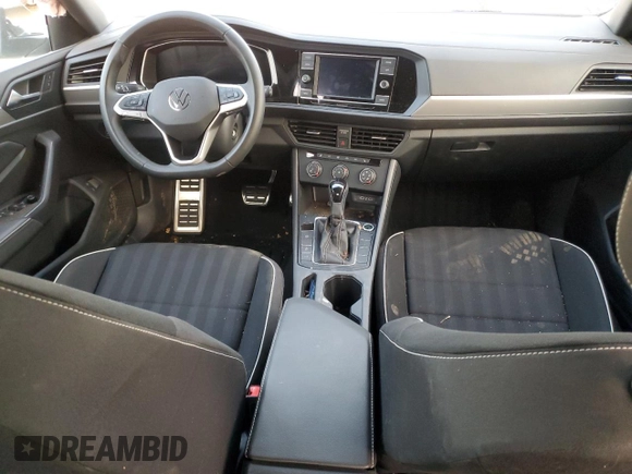2024 Volkswagen Jetta Sport z VIN 3VWBM7BU8RM047886, wystawiony jako Copart lot #83816714 z przebiegiem 3 587 mil mil oraz Szkoda całkowita • Salvage title. Historia ofert i sprzedaży dostępna na DreamBid. Obrazek 8.