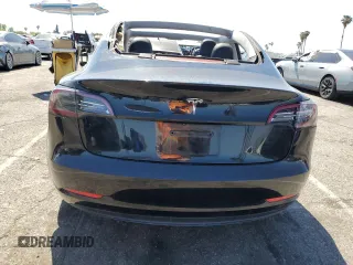 2019 Tesla Model 3 Mid Range z VIN 5YJ3E1EA8KF306096, wystawiony jako Copart lot #54790755 z przebiegiem 170 775 mil mil oraz Szkody całkowita. Historia ofert i sprzedaży dostępna na DreamBid. Obrazek 6.