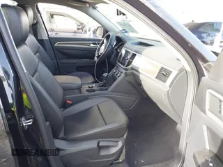 2019 Volkswagen Atlas SE z VIN 1V2UR2CAXKC533741, wystawiony jako IAAI lot #41720450 z przebiegiem 86 662 mil mil oraz . Historia ofert i sprzedaży dostępna na DreamBid. Obrazek 5.