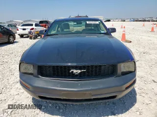2005 Ford Mustang Deluxe z VIN 1ZVFT80N255187566, wystawiony jako Copart lot #58336465 z przebiegiem 161 139 mil mil oraz Czysty tytuł • Clean title. Historia ofert i sprzedaży dostępna na DreamBid. Obrazek 5.